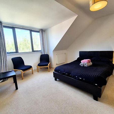Explore London: 2 Bedroom House In Wood Green Exterior photo